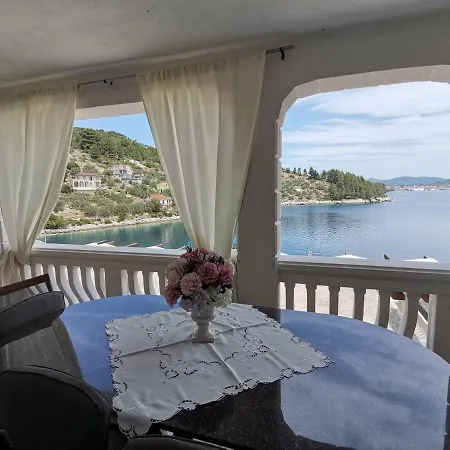 Rosa Apartment Vela Luka