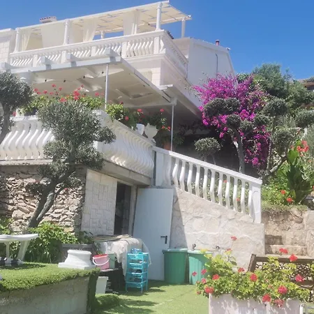 Rosa Apartment